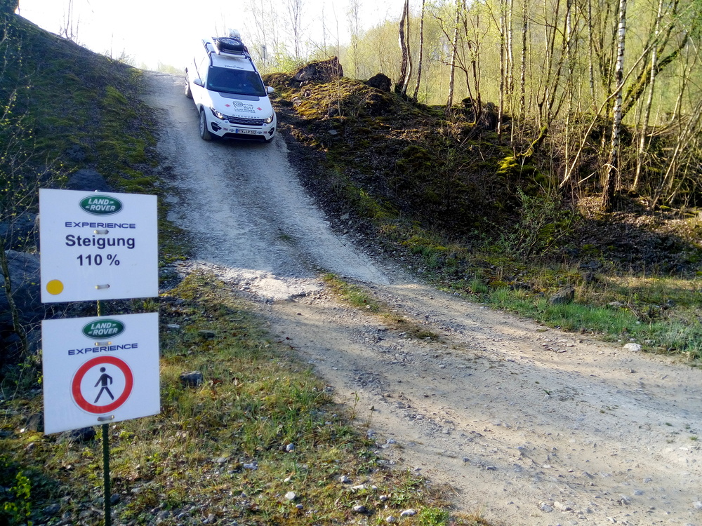 Die 110 Prozent Gefälle schafft der Land Rover ohne Probleme