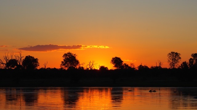 Sonnenuntergang im Okavango Delta/Botswana, Foto Sabine Lueder