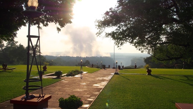 Blick auf die Victoria Fälle Simbabwe, Foto Sabine Lueder