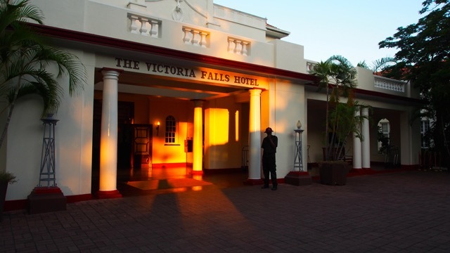 Legendär: Hotel Victoria Falls Simbabwe, Foto Sabine Lueder