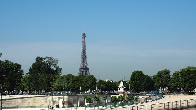 Blick auf den Eiffelturm, Paris / Frankreich, Foto Sabine Lueder